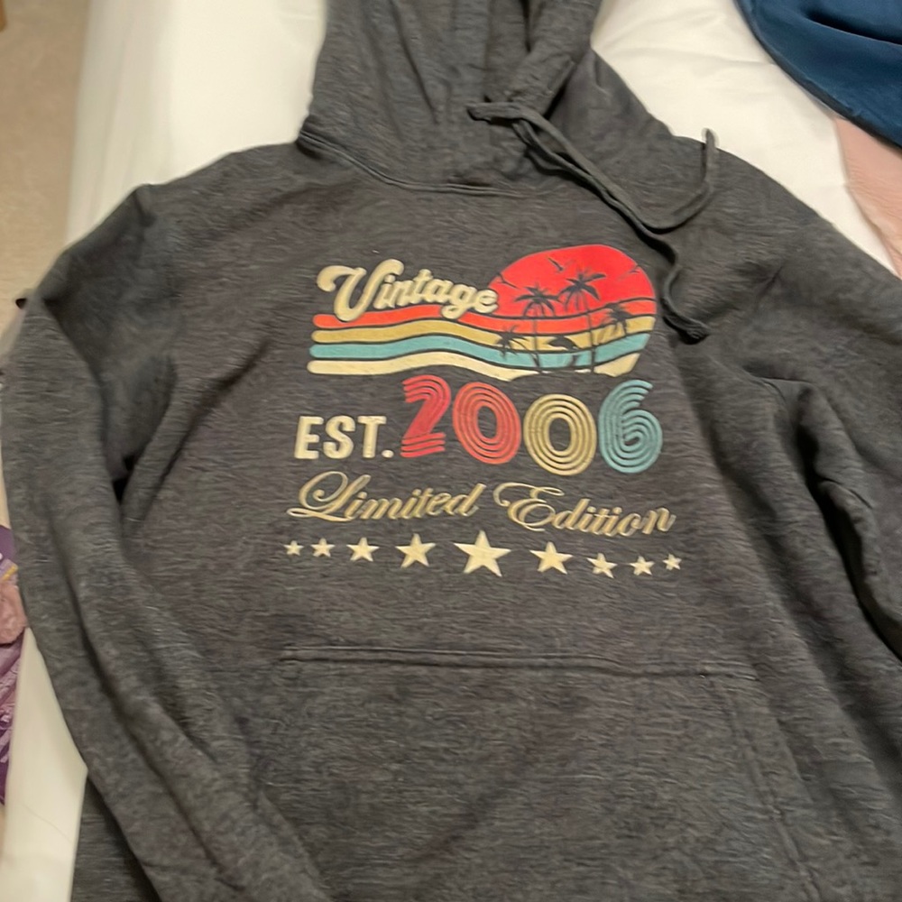 Vintage 2006 Sweatshirt